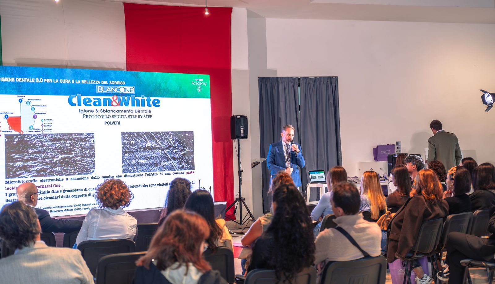 Dental Summit,pubblico in sala durante un workshop