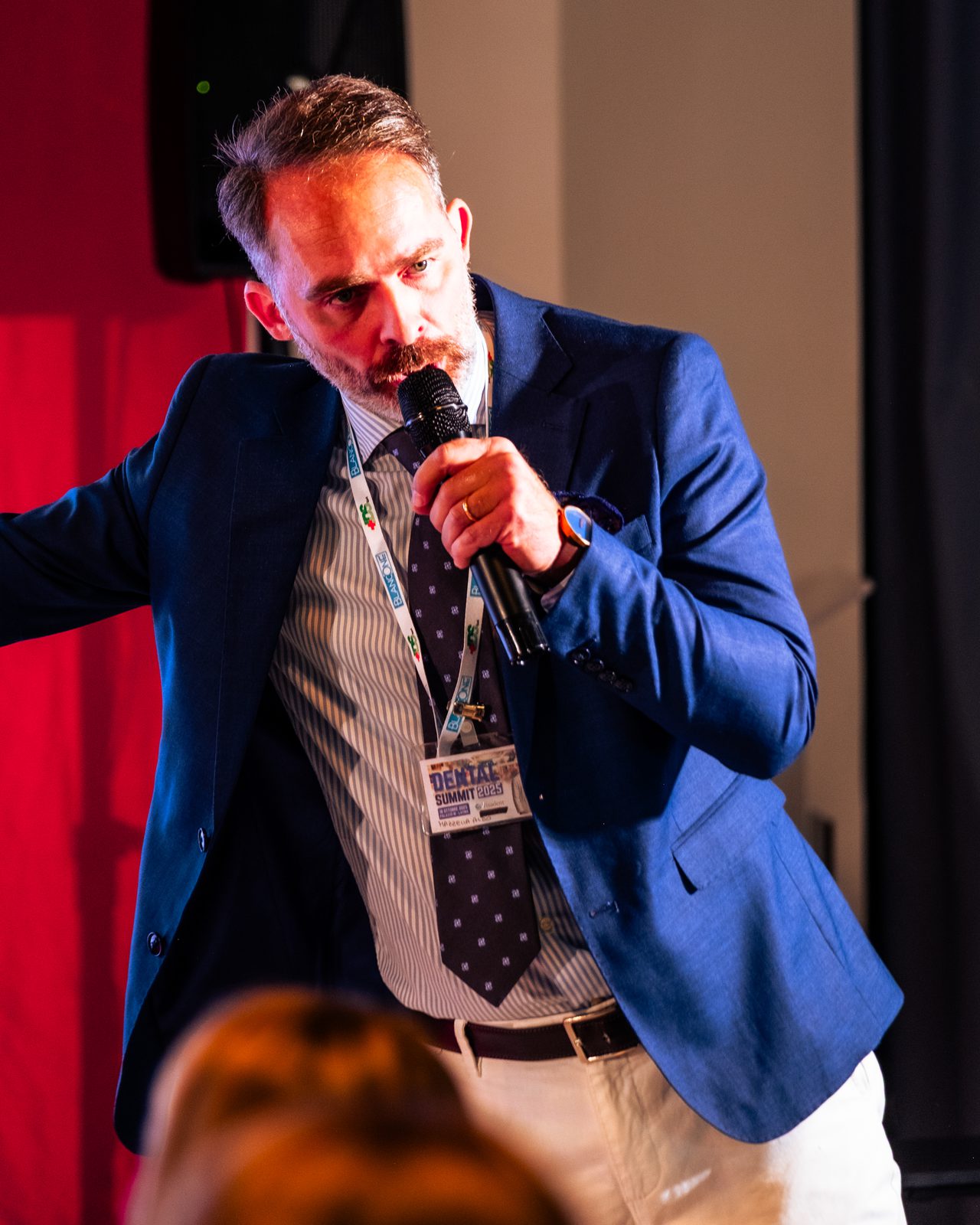 Dental Summit,relatore durante un intervento